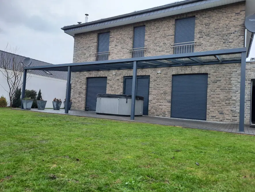 Alu Terrassendach mit Glas in anthrazit grau